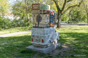 Ford Transit - Statue als Denkmal fr die Gastarbeiter der 60er Jahre