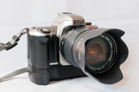 Nikon F65 mit Batteriegriff MB 17 - zum Vergrößern anklicken
