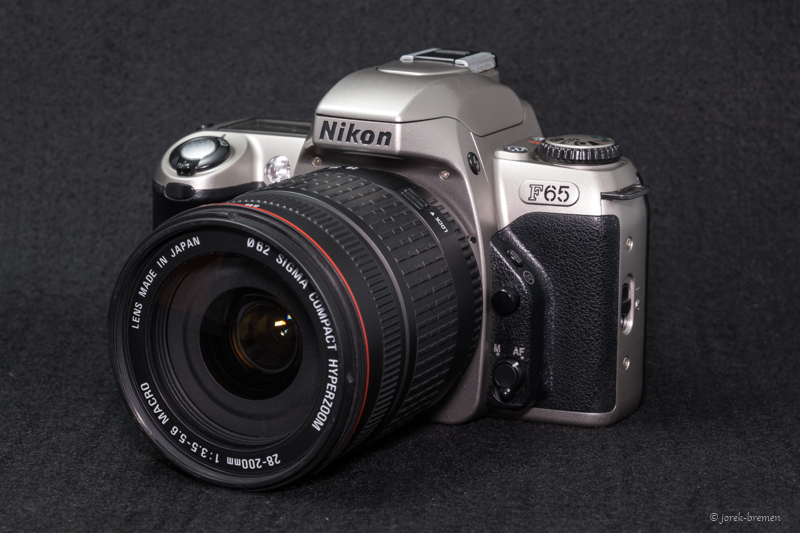 Nikon F65 mit Sigma compact Hyperzoom 28-200 3.5-5.6 macro